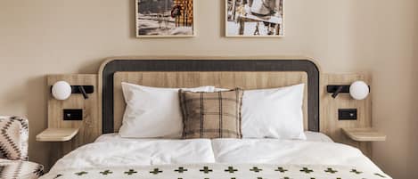 Pengeskab på værelset, skrivebord, mørklægningsgardiner, gratis Wi-Fi