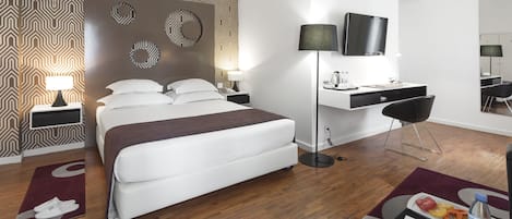 Junior Suite | In-room safe, desk, soundproofing, free WiFi