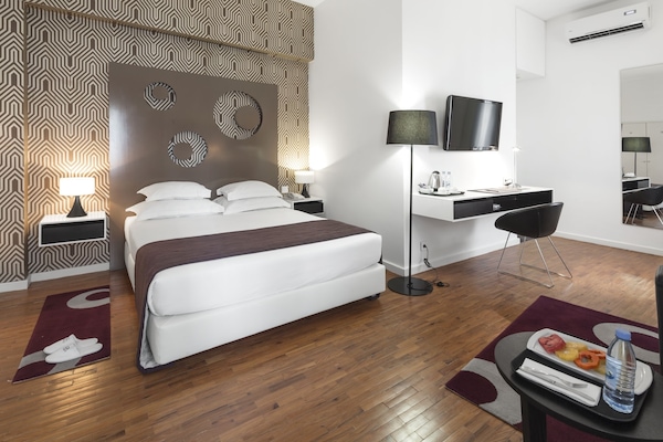 Suite junior | 1 dormitorio, caja fuerte, escritorio y sistema de insonorización