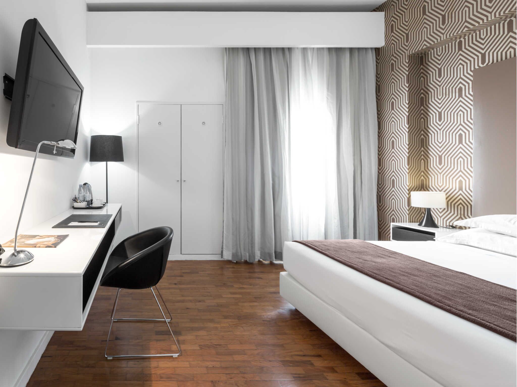 In-room safe, desk, soundproofing, WiFi (free)