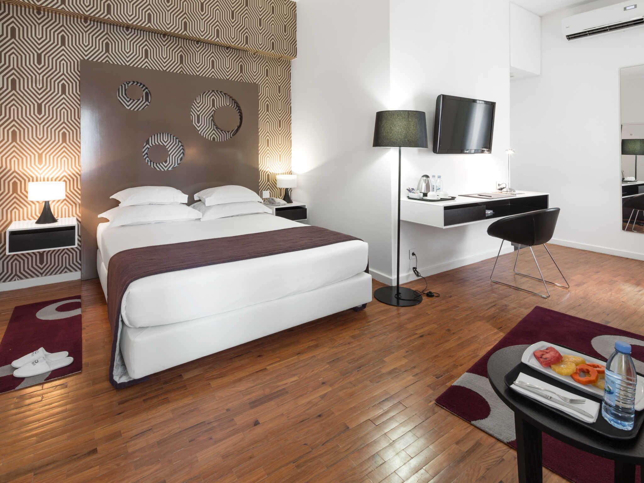 In-room safe, desk, soundproofing, WiFi (free)