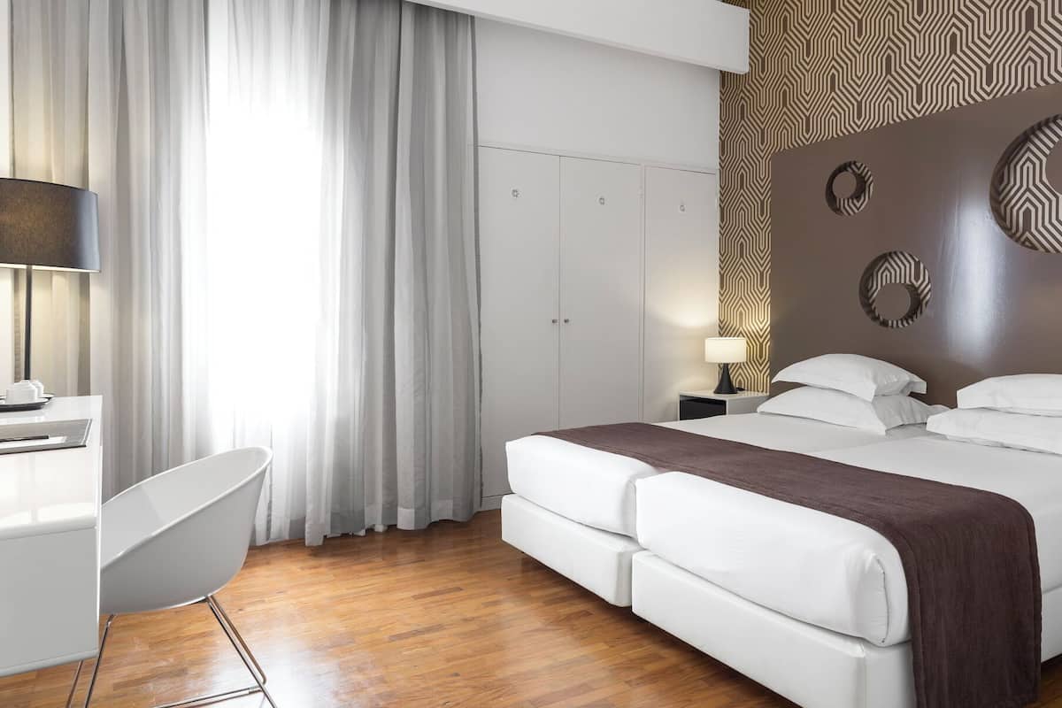 In-room safe, desk, soundproofing, WiFi (free)