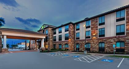 Holiday Inn Express & Suites Austin NW - Lakeway by IHG