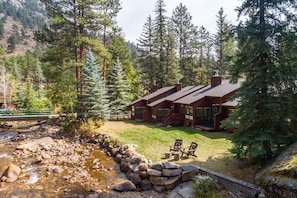 Mountain view - Boulder Brook on Fall River (Estes Park)