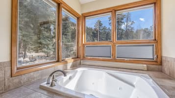 Indoor spa tub