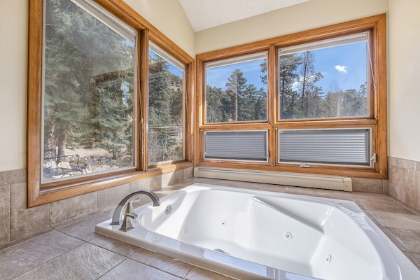 Bañera de hidromasaje cubierta