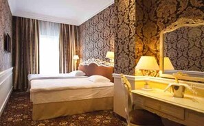 Free WiFi, bed sheets, alarm clocks, wheelchair access