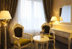 Suite | Living area | TV