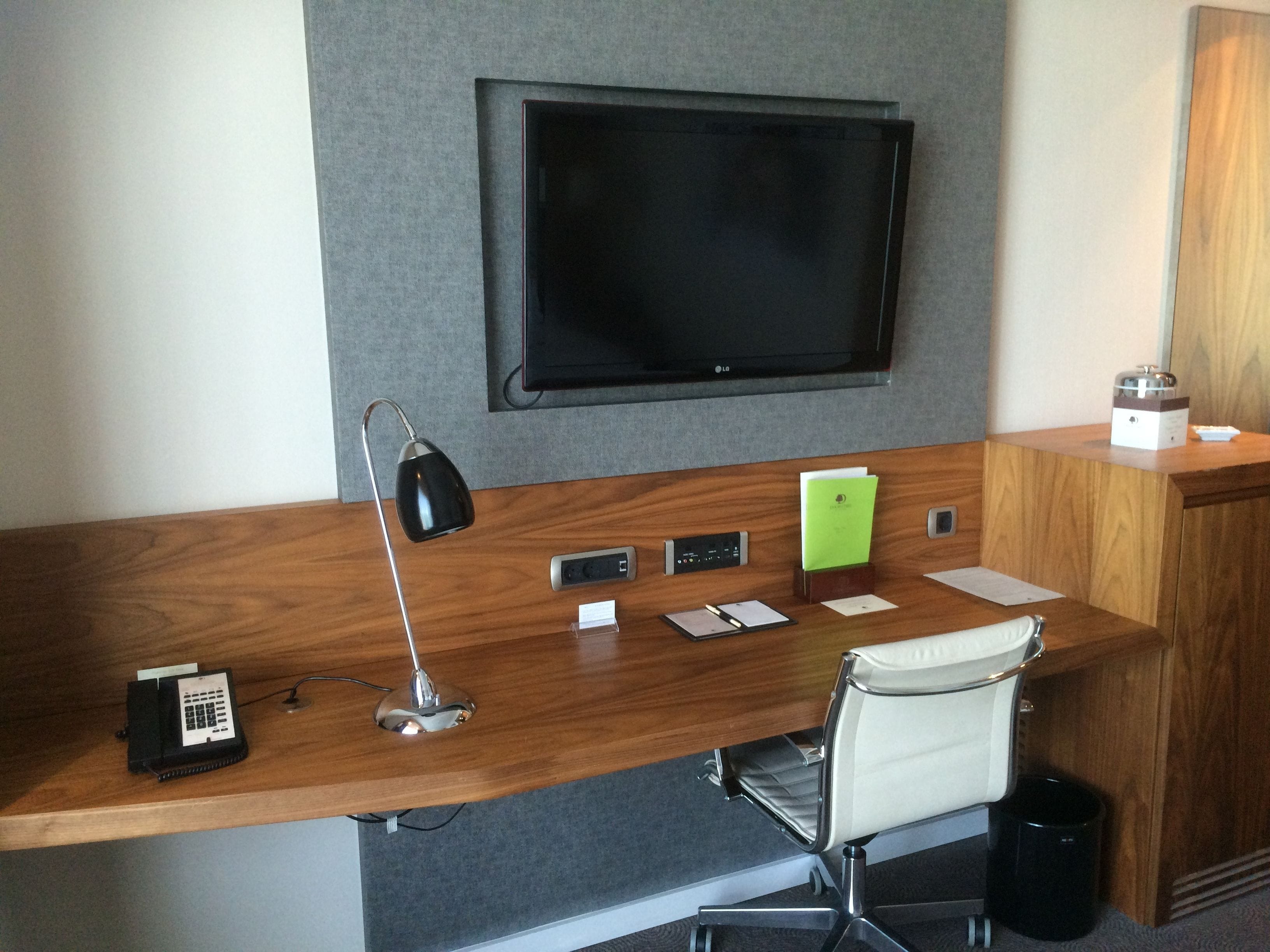 king guest room | hypo-allergenic bedding, minibar, in-room safe, desk