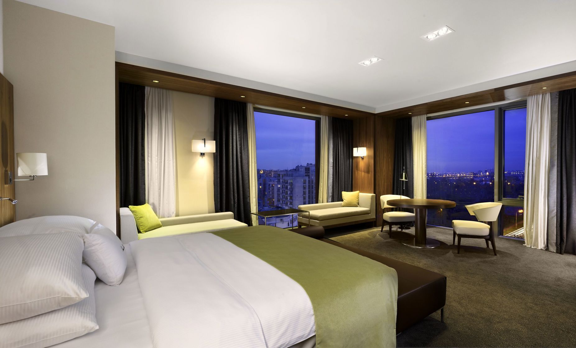 Hypo-allergenic bedding, minibar, in-room safe, desk