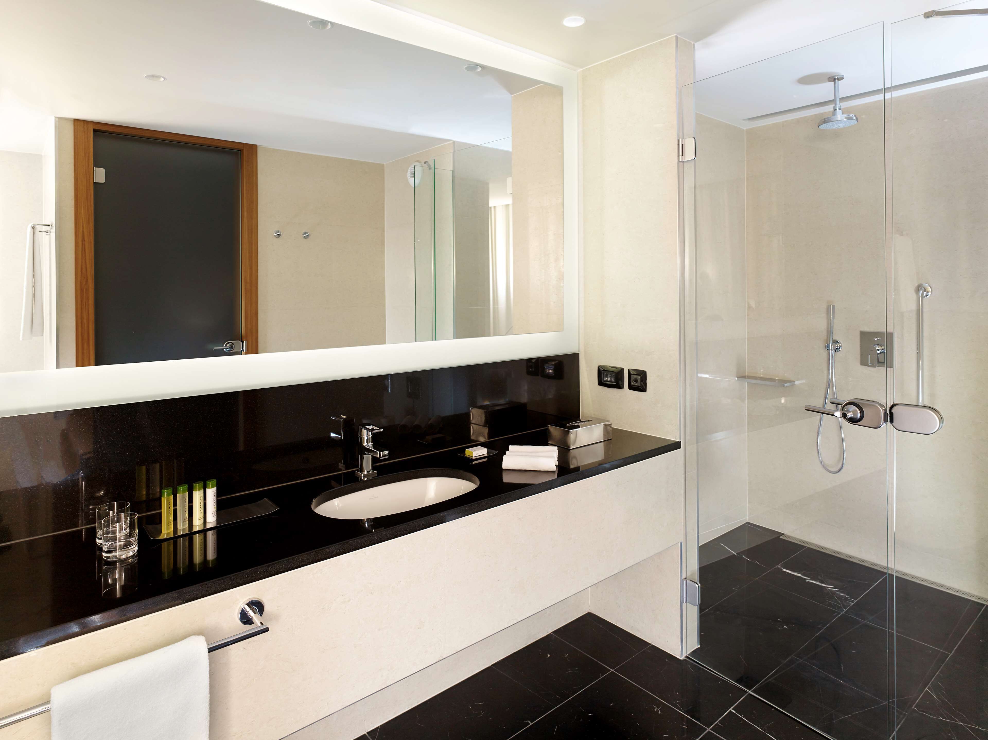 hypo-allergenic bedding, minibar, in-room safe, desk