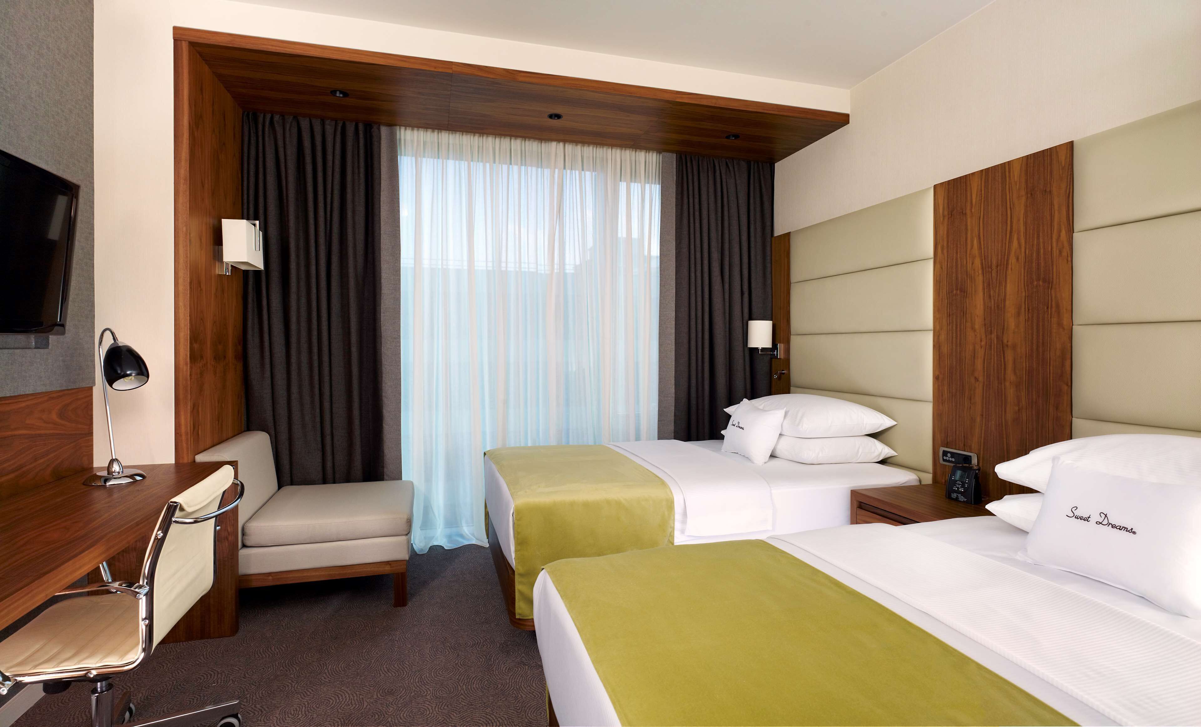 Hypo-allergenic bedding, minibar, in-room safe, desk
