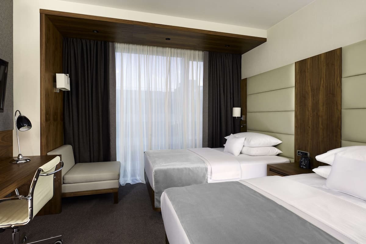 hypo-allergenic bedding, minibar, in-room safe, desk