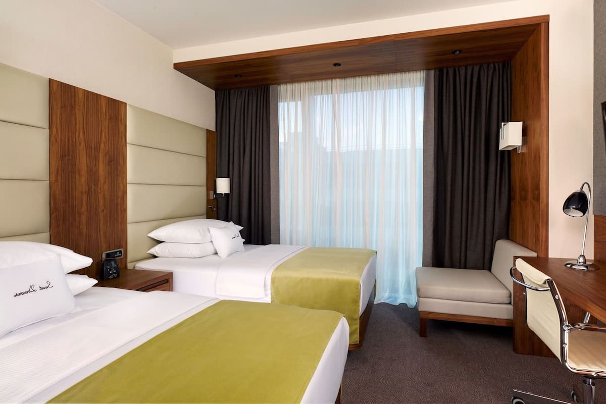 Hypo-allergenic bedding, minibar, in-room safe, desk