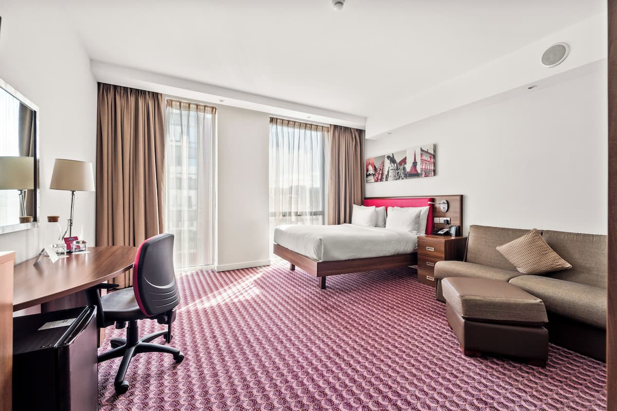 In-room safe, desk, blackout drapes, soundproofing
