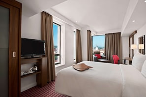 In-room safe, desk, blackout curtains, soundproofing - Hampton by Hilton Cluj-Napoca (Cluj-Napoca)