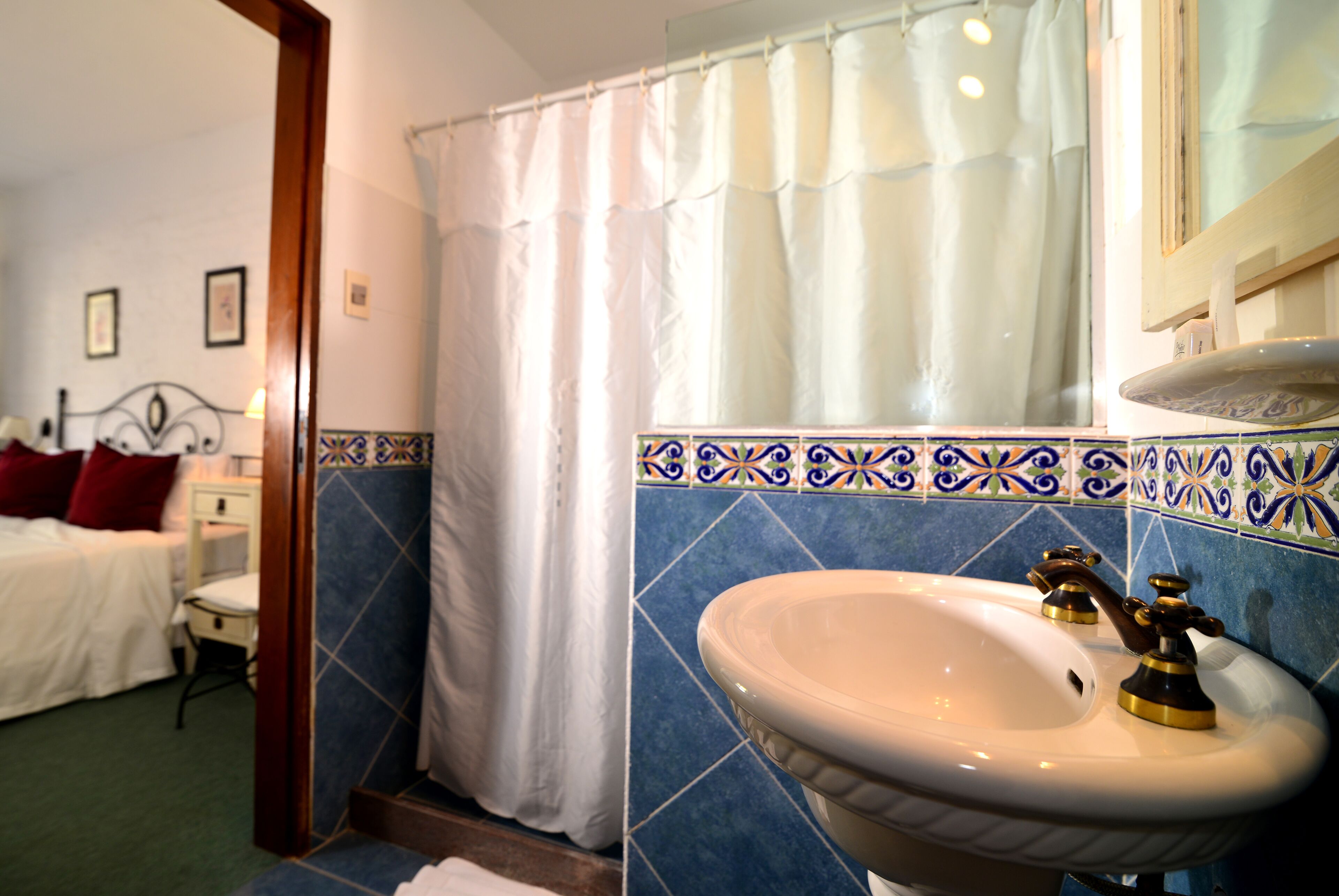 superior double room | bathroom | shower, rainfall showerhead, free toiletries, hair dryer