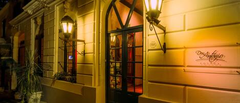 Fachada del alojamiento - Noche