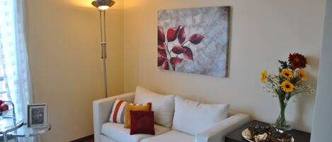 32-inch LCD TV with cable channels, TV