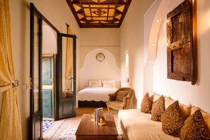 Traditional Suite | Minibar, in-room safe, free cribs/infant beds, bed sheets - Dar Habiba (Marrakech)