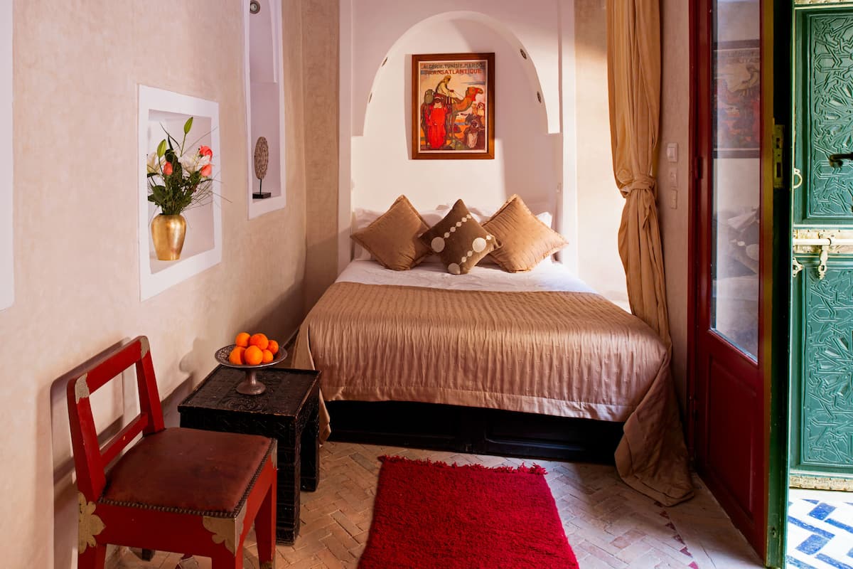 Minibar, in-room safe, free cots/infant beds, bed sheets