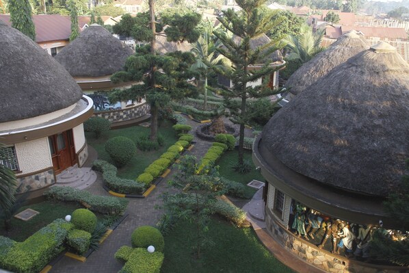 المنطقة المحيطة بالمنشأة