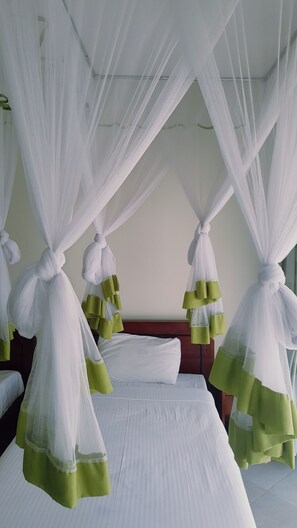 أغطية فراش متميزة وألحفة محشوة بالريش وأسرّة بإسفنج يتكيف مع شكل الجسم