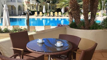 Poolbar