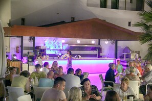 Bar (en la propiedad)