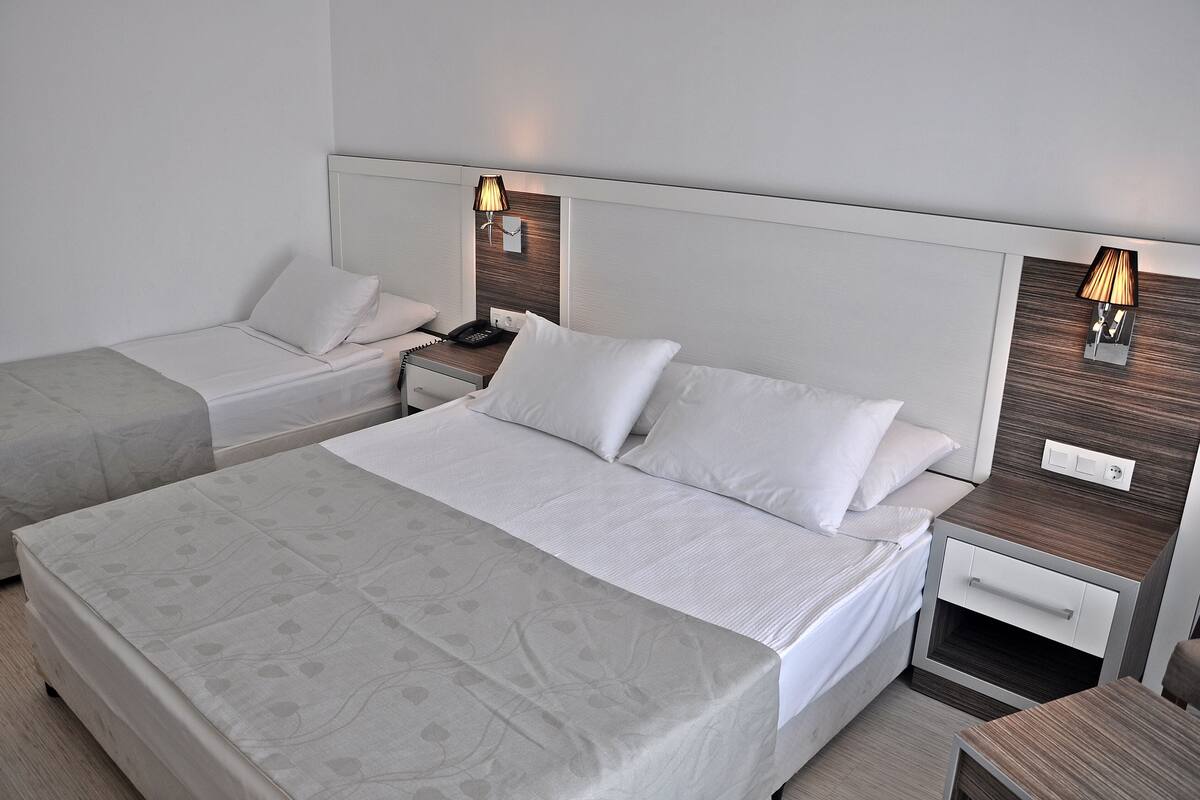 free cots/infant beds, free rollaway beds, free wifi