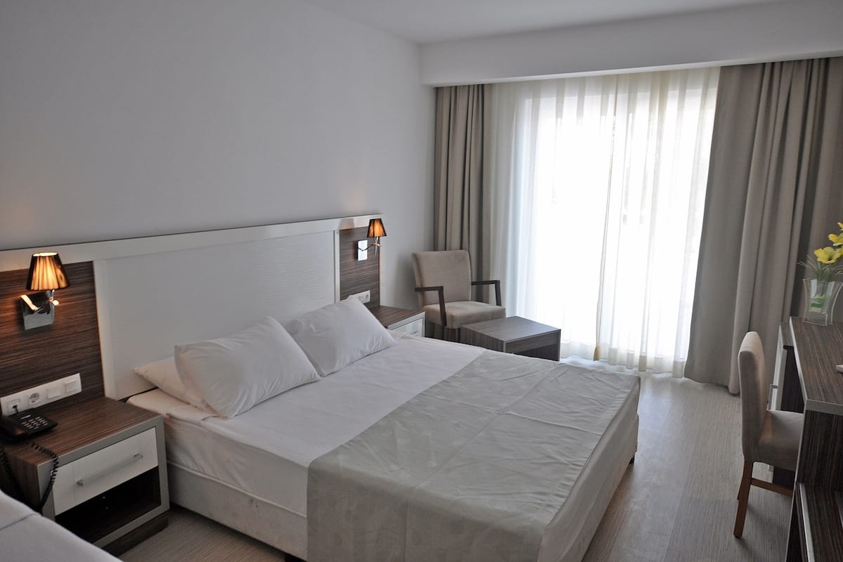 Tempat tidur bayi gratis dan gratis tempat tidur lipat/ekstra