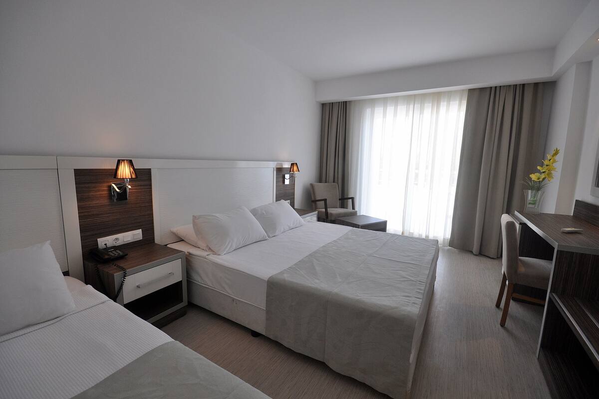 Cribs (free), rollaway beds (free), WiFi (free)