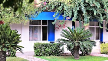 Deluxe Room | 1 bedroom, minibar, in-room safe, individually decorated