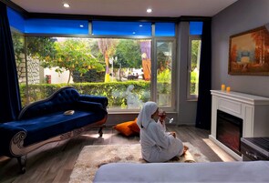 Superior Room | Minibar, in-room safe, individually decorated, individually furnished