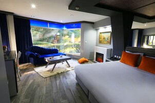 Superior Room | Minibar, in-room safe, individually decorated, individually furnished