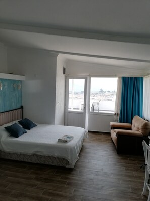 Habitación cuádruple familiar, baño privado | Caja fuerte y wifi gratis