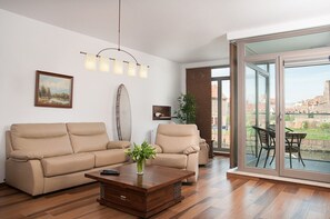 豪華公寓, 1 間臥室, 河景 | 熨斗/熨衣板、搖籃/嬰兒床、折疊床/加床、免費無線上網