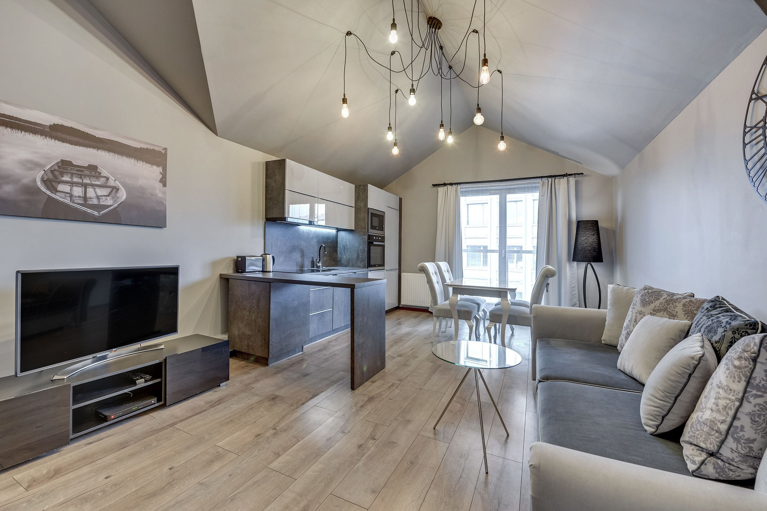 Tabla de planchar con plancha, cunas y camas plegables/adicionales 