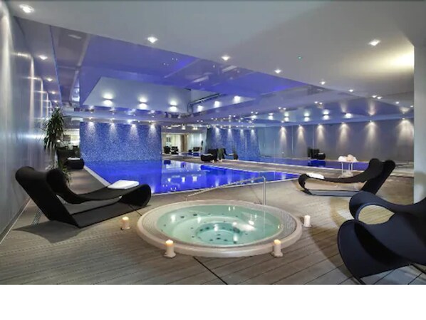Indoor pool, pool loungers