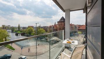 Deluxe Apartment, 2 Bedrooms, River View (without parking) E24 | Quang cảnh từ phòng