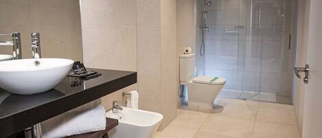 Chambre classique double | Lavabo de la salle de bain