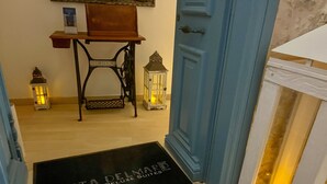 Front of property - PortaDelMare Deluxe Suites (Hydra)