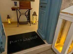 Front of property - PortaDelMare Deluxe Suites (Hydra)