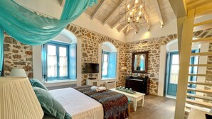 Family Quadruple Room - PortaDelMare Deluxe Suites (Hydra)