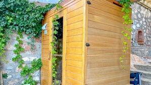 Sauna - PortaDelMare Deluxe Suites (Hydra)