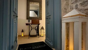 Front of property - PortaDelMare Deluxe Suites (Hydra)