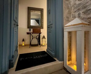 Front of property - PortaDelMare Deluxe Suites (Hydra)