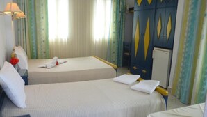 Triple Room | In-room safe, iron/ironing board, free WiFi, bed sheets - Villa Galini (Alonissos)