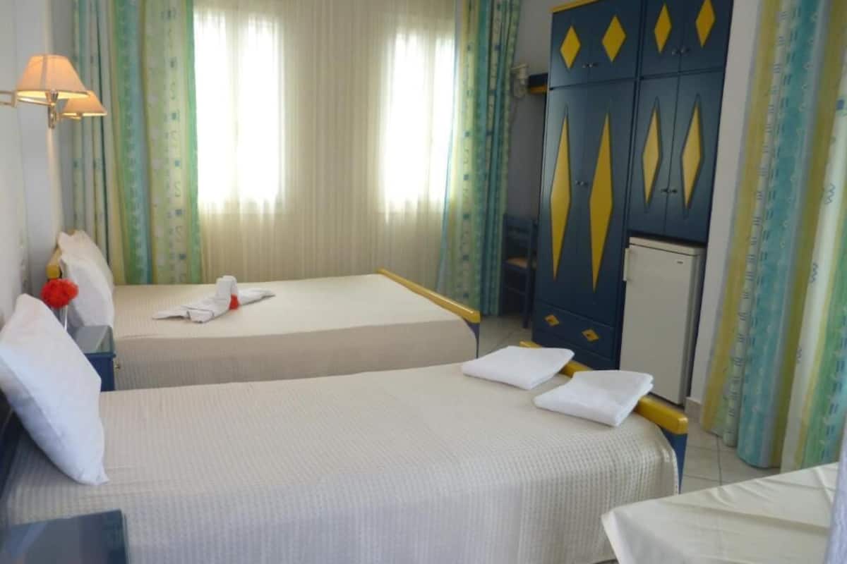 Kamar Triple | 2 kamar tidur, brankas, setrika/meja setrika, dan Wi-Fi gratis