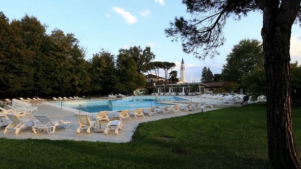 Infinity pool